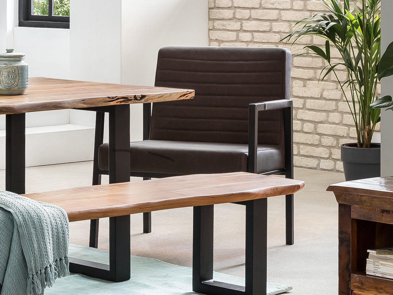 Wellington Holzstuhl – moderner Landhausstil mit schlanker Rückenlehne und natürlicher Holzoptik