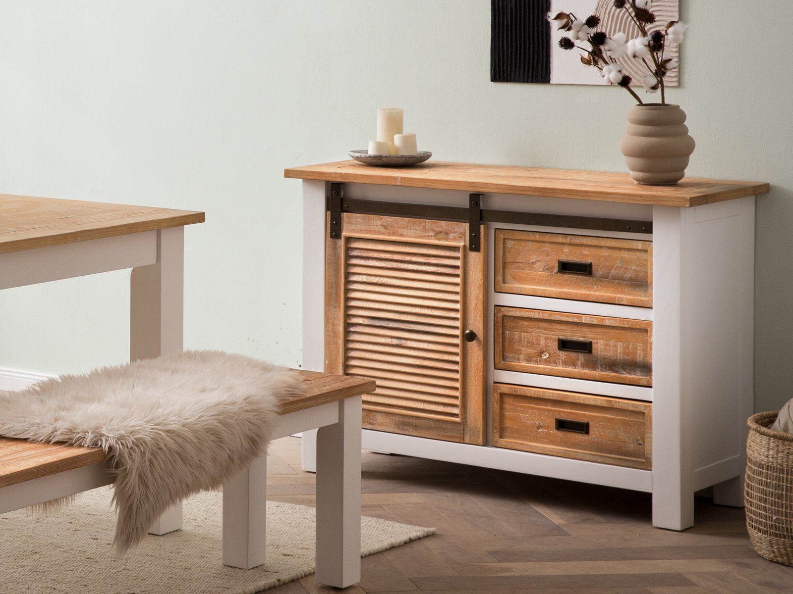 Kommode Capera – Massivholz & cooler Scheunentor-Stil