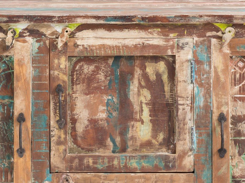 Detailaufnahme des Blue-Lagoon-Waschtischs: matt blaue Front mit feiner Holzmaserung, schlichter Metallgriff und weißer Keramikablage
