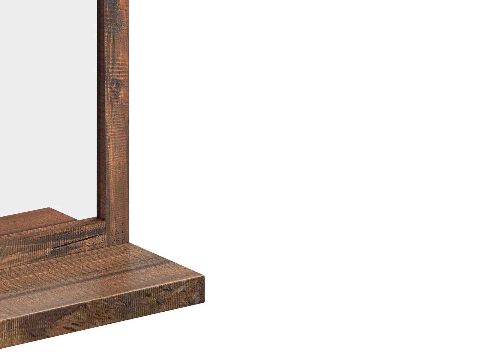 45°-Detailansicht des lackierten Pinie-Holzrahmens des Spiegels Sydney (105×60 cm) – freigestellter Eckbereich in Braun. Freigestellte Detailansicht des Badsets Sydney 2-tlg. (klein, Pinie dunkel) mit lackierter Oberfläche und Holzstruktur