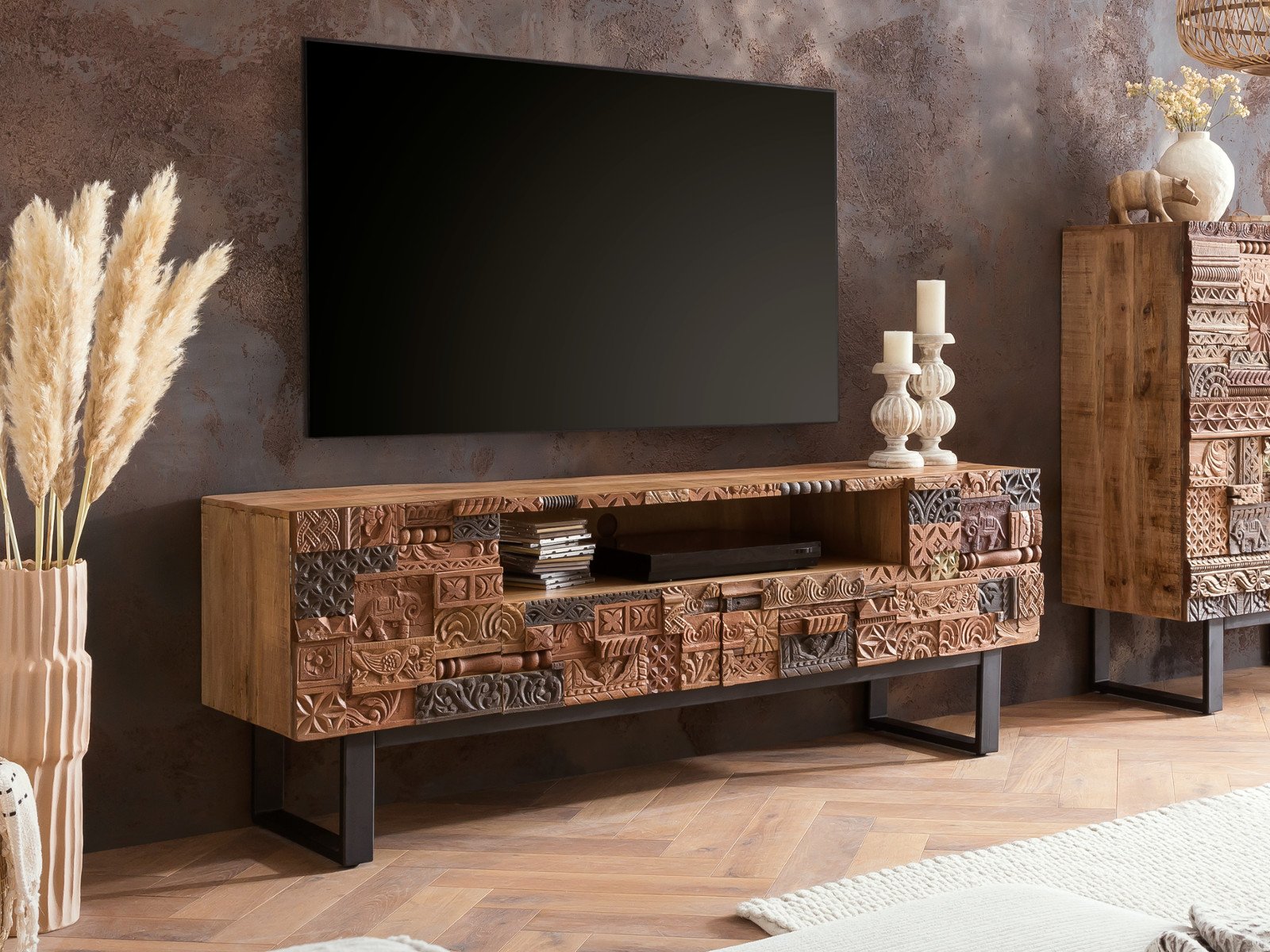 TV-Bank Greenland Holz - Mango 180x65x45 Detailbild Ambiente