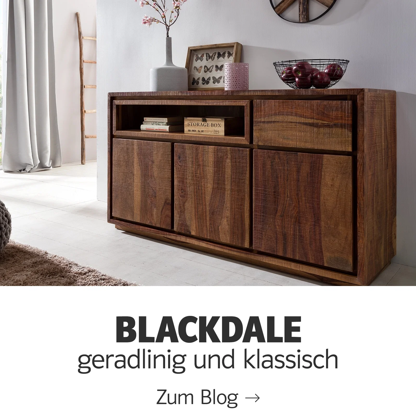 Mehrere Musterkacheln des Holzdessins 'Blackdale' in dunklem Grau-Schwarz mit sichtbarer Holzmaserung, matter Oberfläche