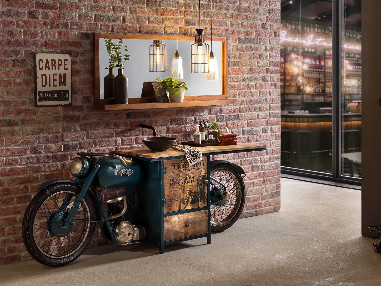 Waschtisch Triumph im Motorrad-Design aus Metall und Holz im markanten Industrial-Stil