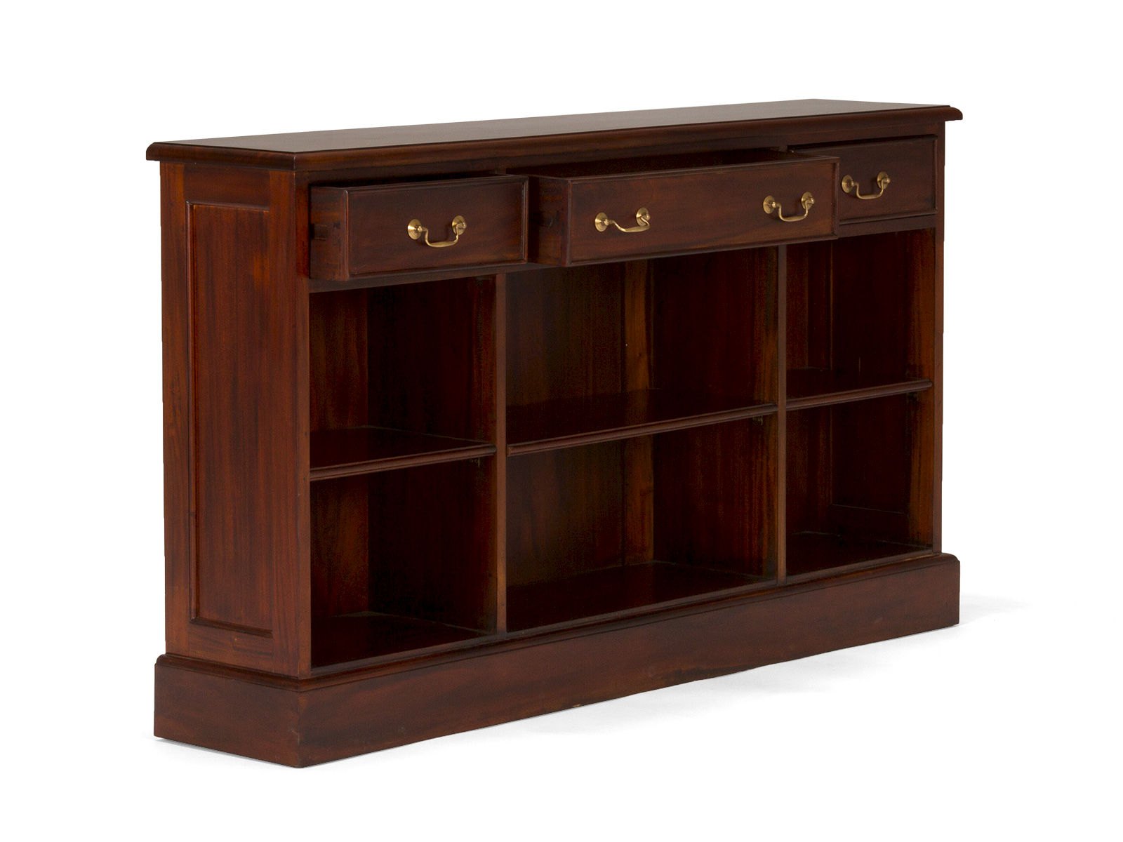 Sideboard Cambridge I Mahagoni, 45°-Freisteller mit 3 Schubladen (teils geöffnet) und 6 offenen Fächern, B153×H110×T36 cm