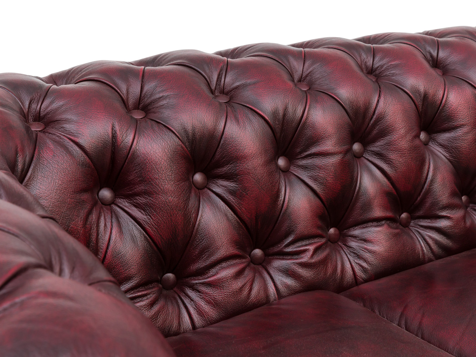 Detailbild Freisteller: rote Echtleder-Knopfheftung des 6-Sitzer Chesterfield-Sofas mit Federkernpolsterung