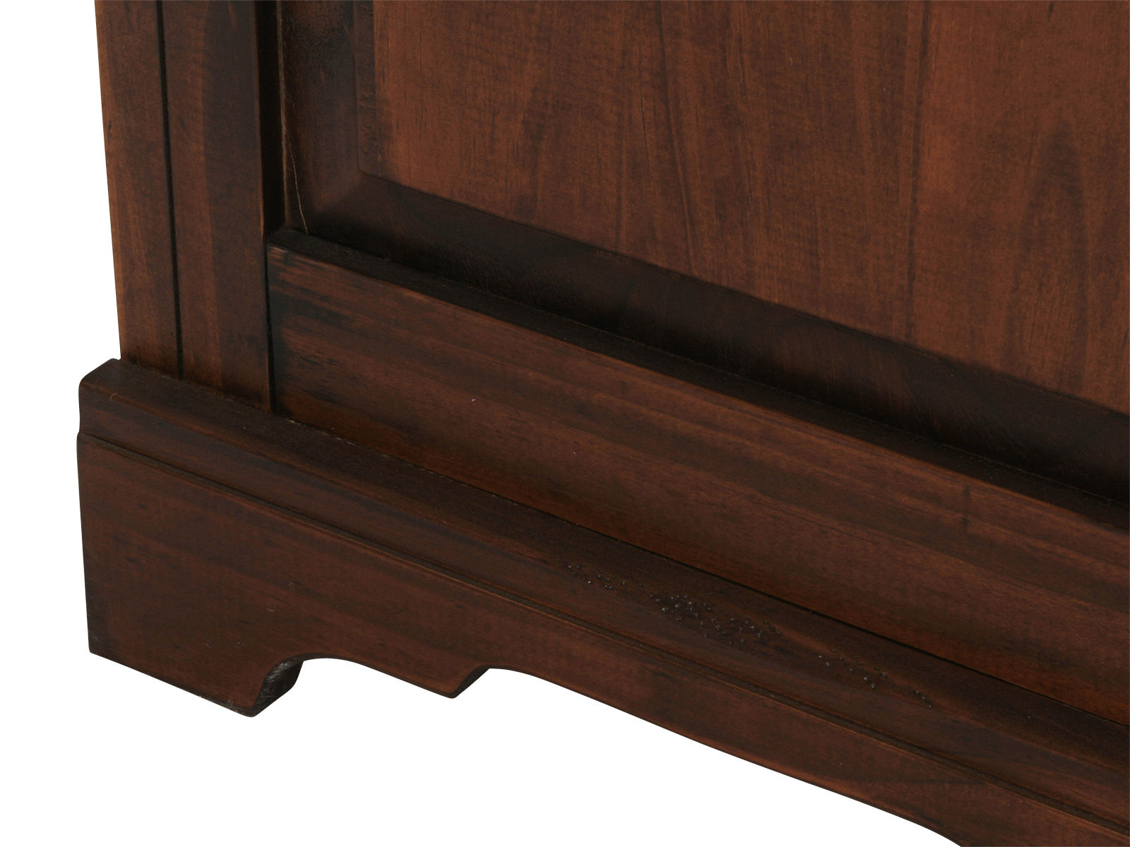Freisteller-Detail: Unterbau und lackierte Pinienholz-Oberfläche des braunen Sideboards Catana