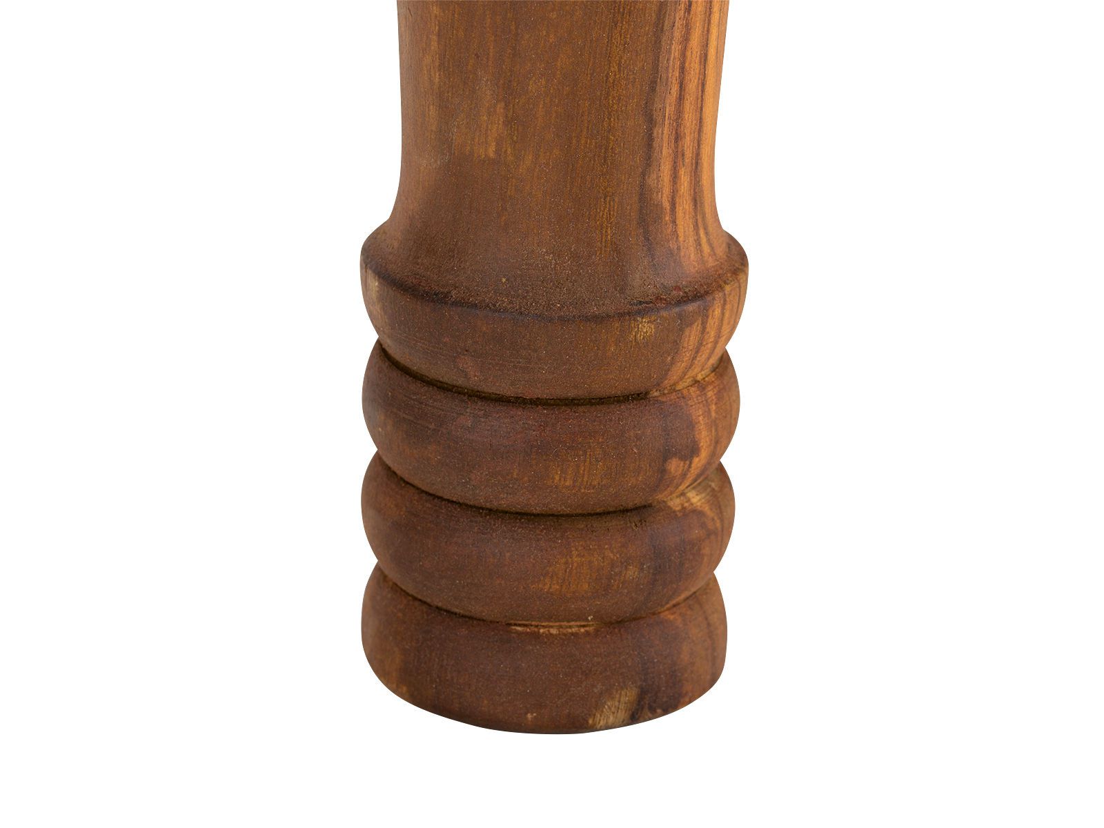 Detailansicht des lackierten Akazienholzes am Stuhlbein (Unterseite) des Esszimmerstuhls Merlow, Freisteller