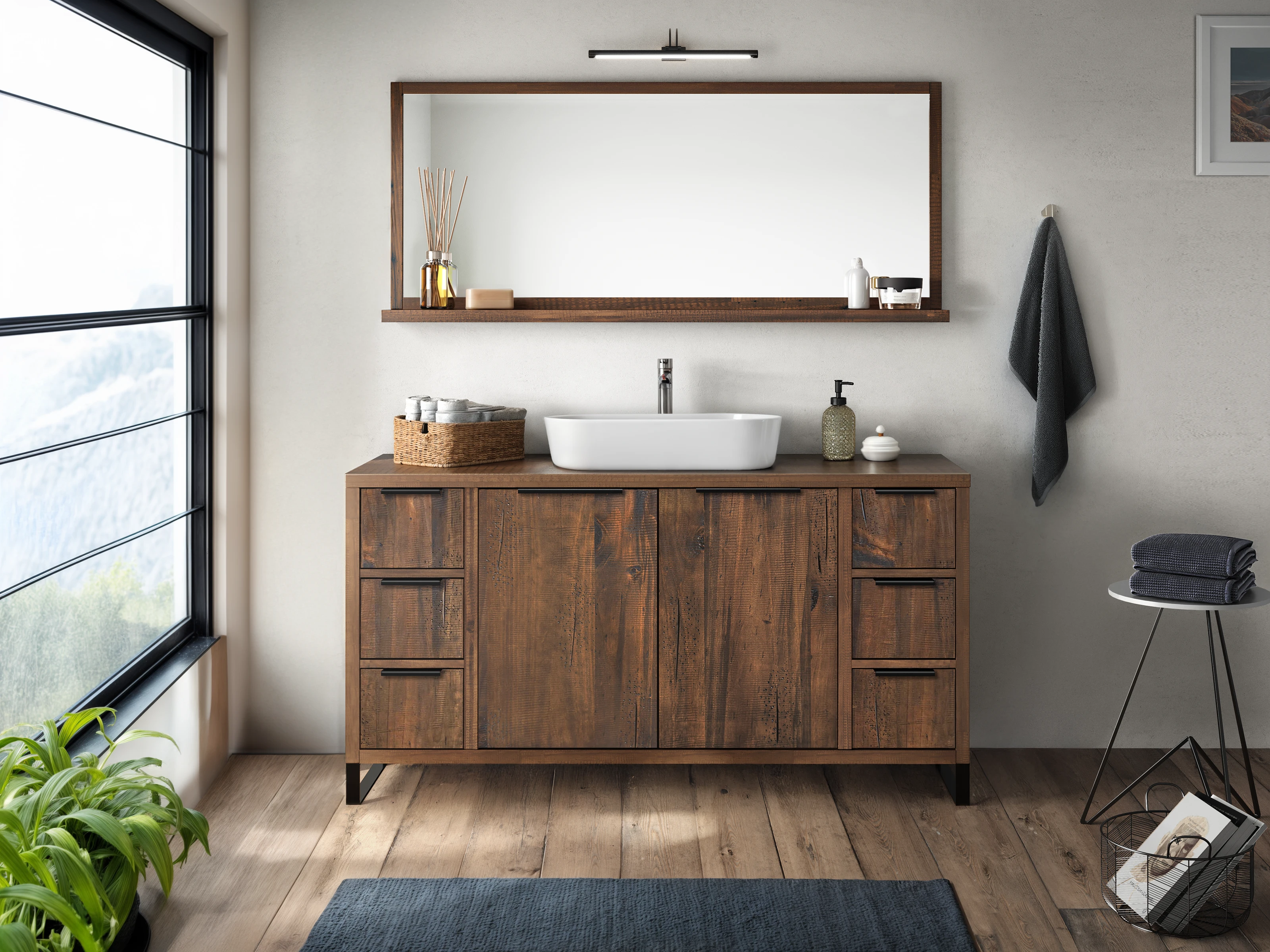 Waschtisch Sydney Pinie 138cm Badset 2tlg. Sydney Pinie dunkel – im Wohnbeispiel-Frontansicht lackiertem Pinienholz-Badmöbel mit Aufsatzbecken, Spiegel & Stauraum.