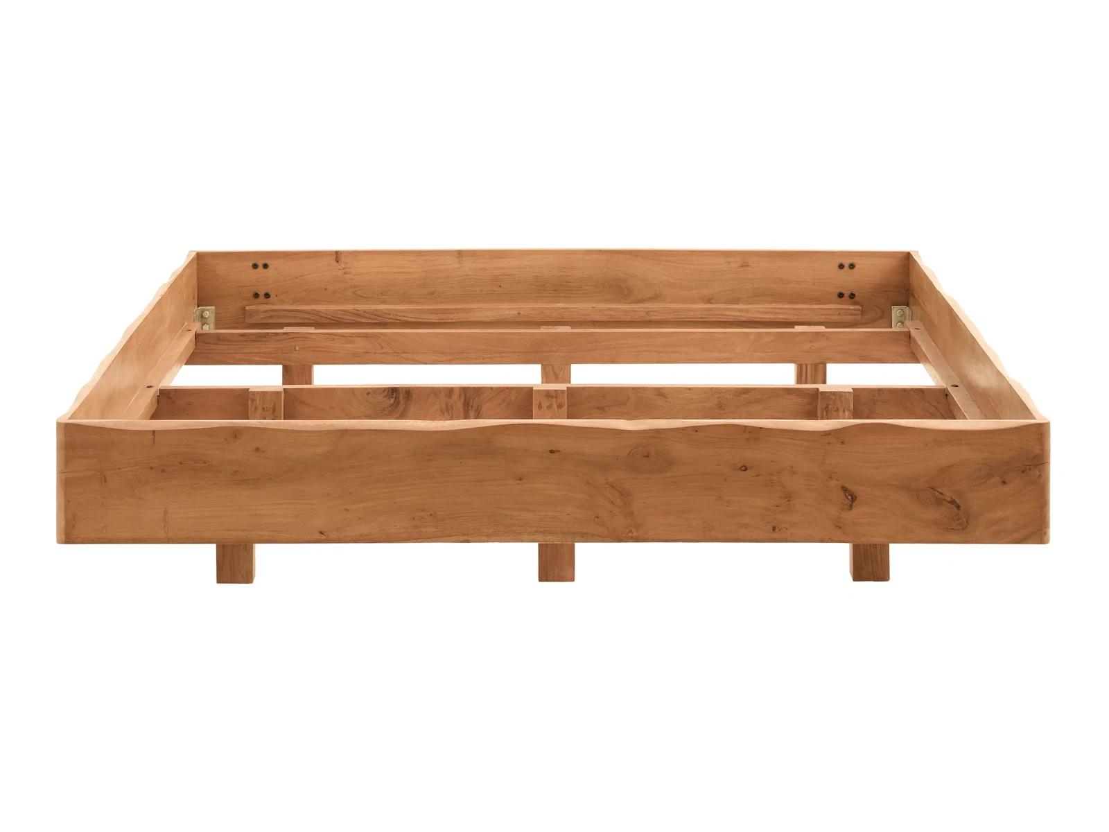 Bett Saipan 180x200 Akazie, Frontansicht freigestellt, Holzrahmen mit Lattenrost-Auflage und Bodenfreiheit, ohne Matratze und Lattenrost.