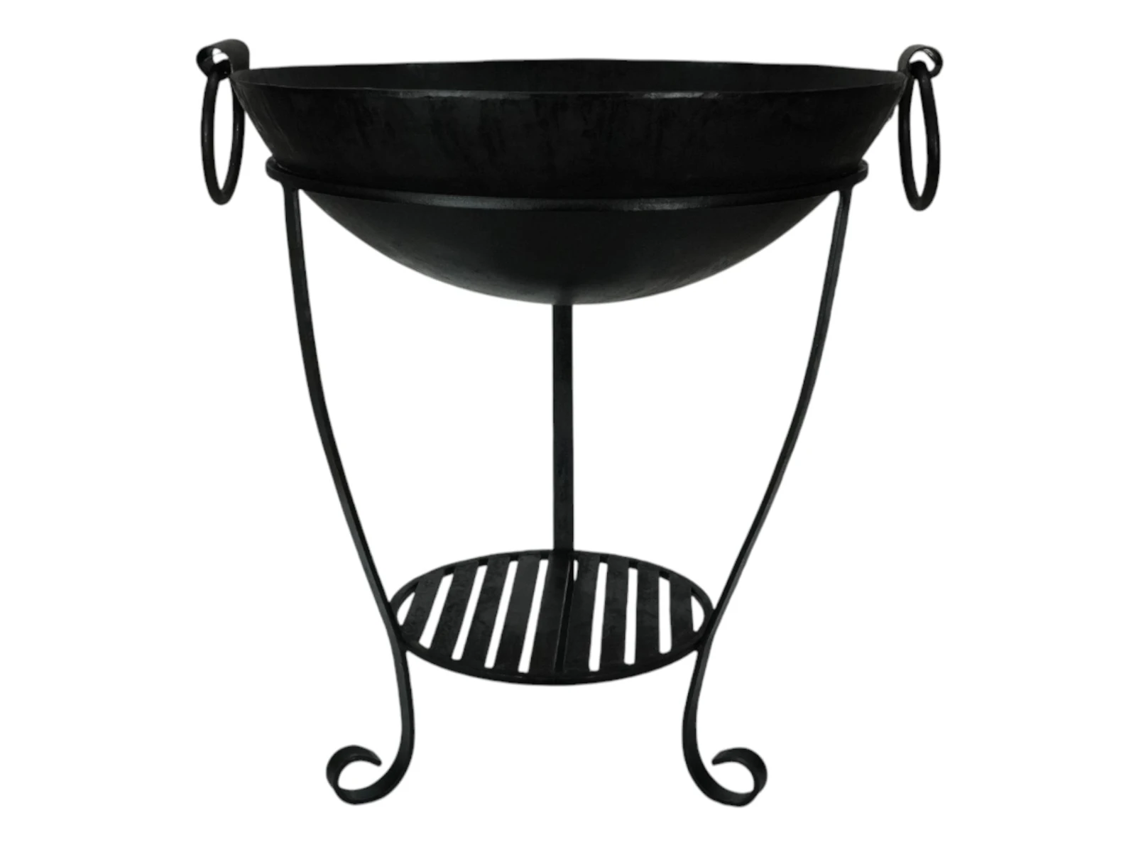 Frontansicht Freisteller: Runde Feuerschale Embero Heaven aus schwarzem Metall (50×55×50 cm) als Gartenfeuerstelle. Frontansicht Freisteller: Runde Feuerschale Embero Heaven aus schwarzem Metall (50×55×50 cm) als Gartenfeuerstelle.