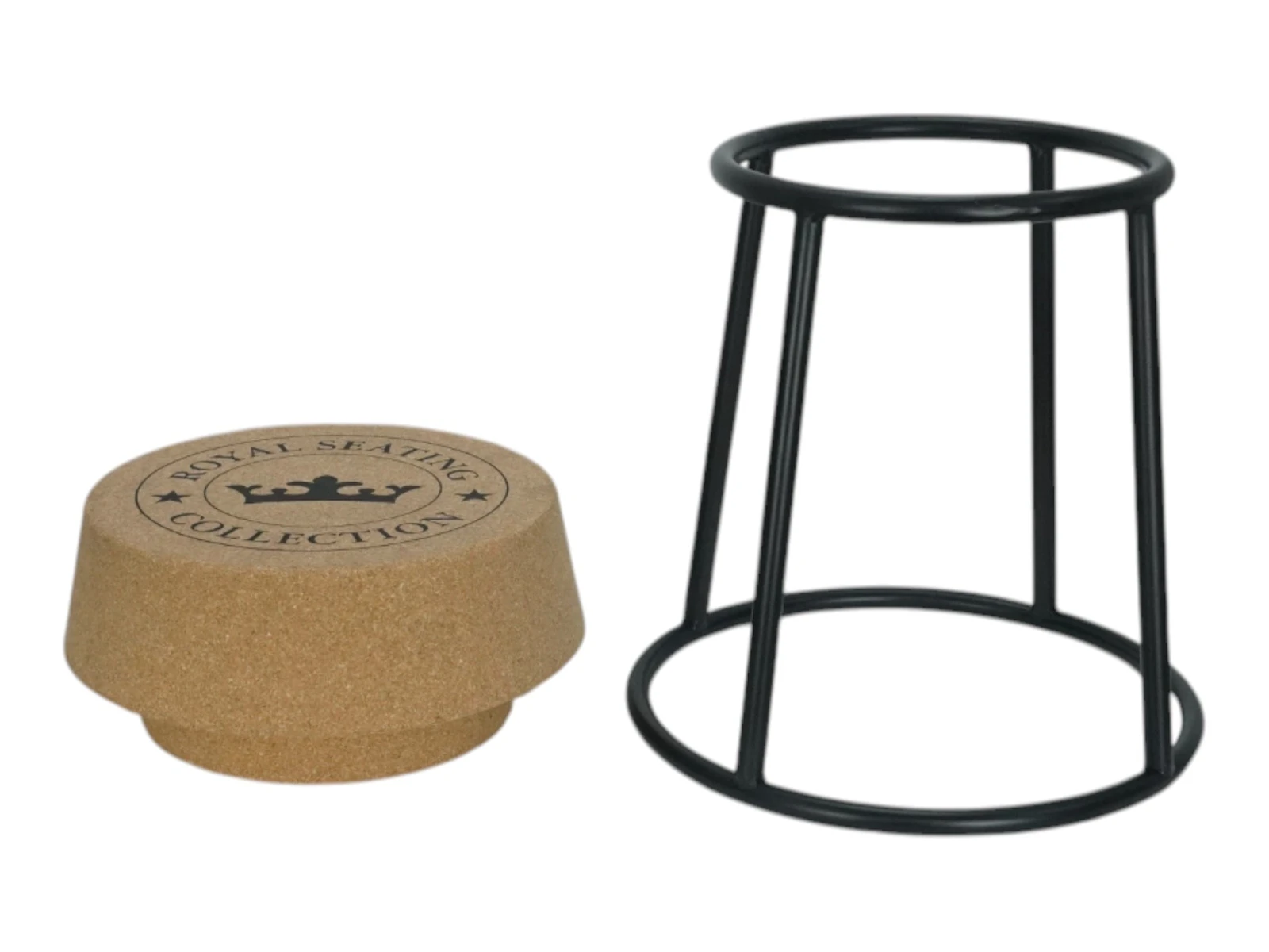 Hocker Corko Freisteller 45°-Ansicht: brauner Kork-Sitz (H 50×B 40×T 40 cm) und schwarzes Metallgestell Hocker Corko Freisteller 45°-Ansicht: brauner Kork-Sitz (H 50×B 40×T 40 cm) und schwarzes Metallgestell