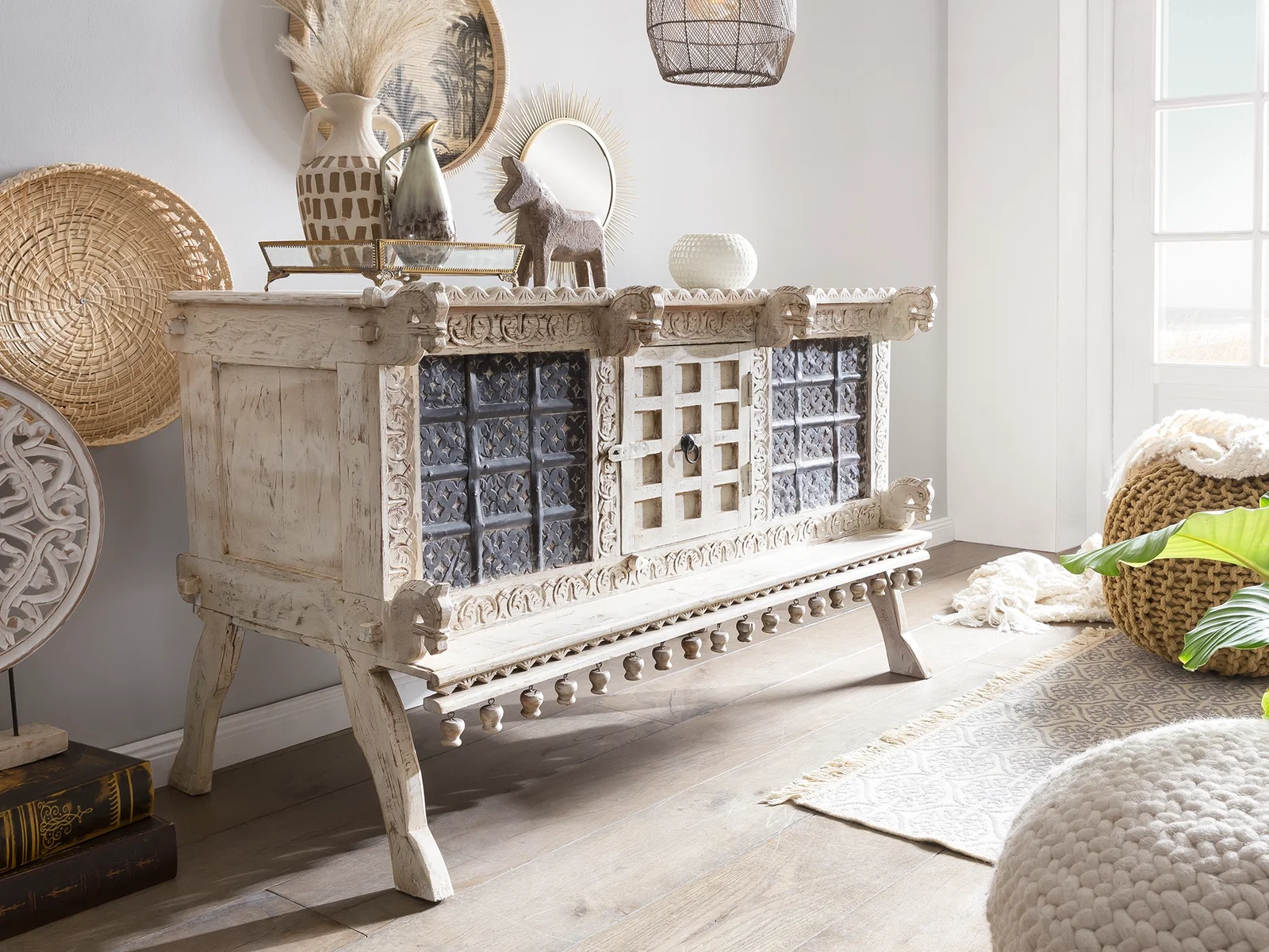 Damchaya Ambiente: modernes Holz-Sitzmöbel in heller Eichenoptik im warmen Wohnzimmerstil, minimalistisch, natürlichen Farben