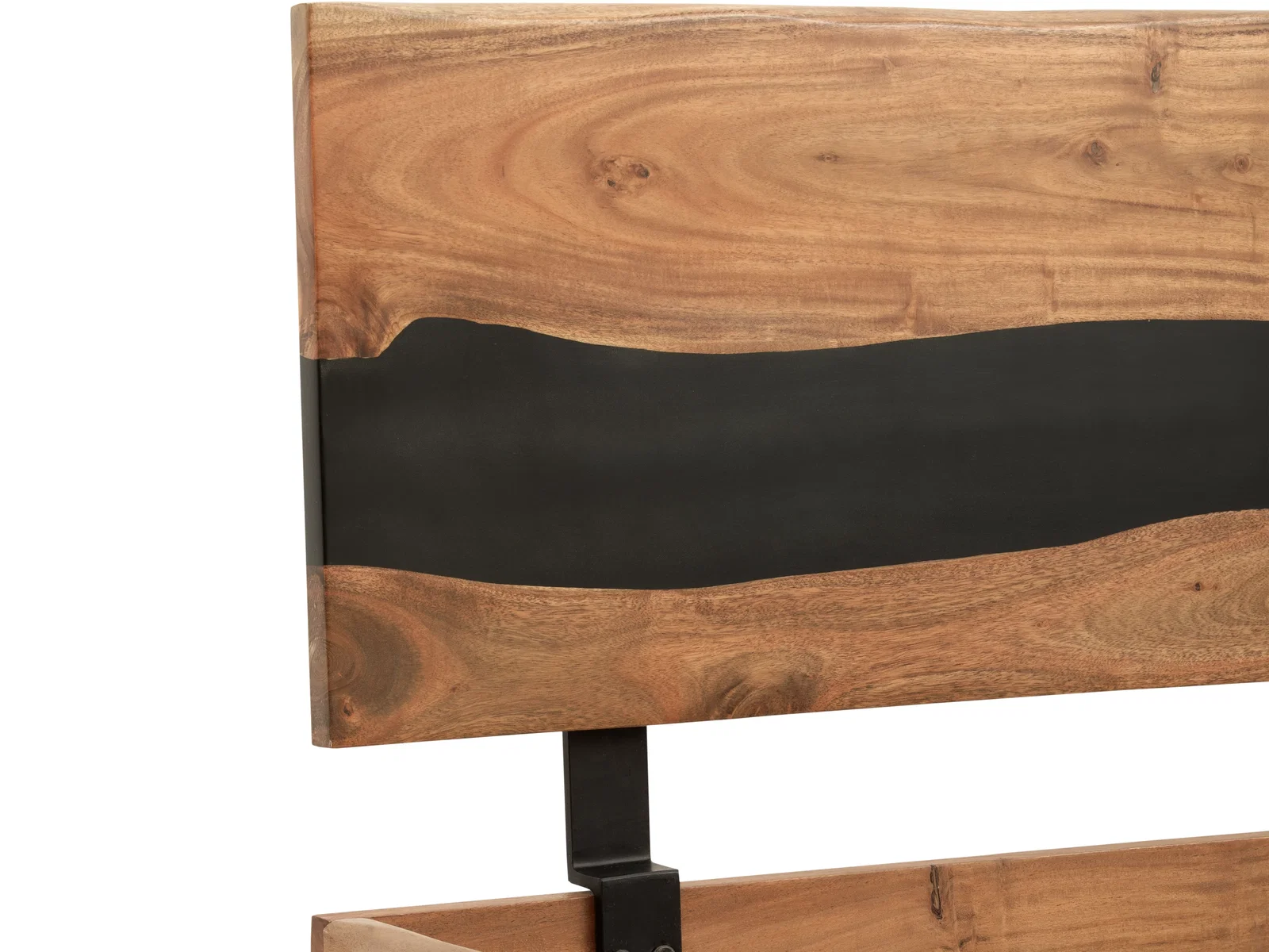 Bett River 180x200 Akazie, Freisteller in Frontansicht mit Holzdetail und schwarzem Mittelsteg, modernes Holzbett aus lackierter Akazie
