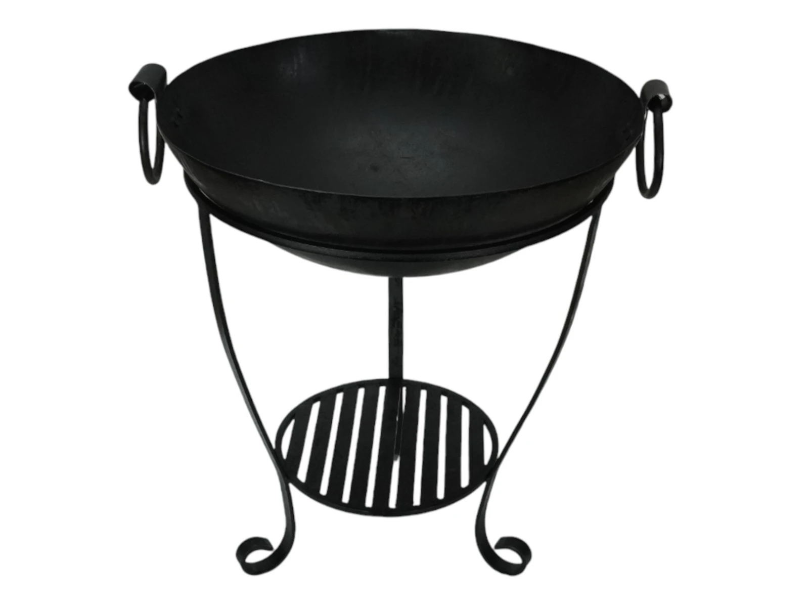 Freisteller Feuerschale Embero Heaven (Ø50×H55 cm) aus schwarzem Metall in 45°-Ansicht mit Ablagerost, für Garten & Terrasse. Freisteller Feuerschale Embero Heaven (Ø50×H55 cm) aus schwarzem Metall in 45°-Ansicht mit Ablagerost, für Garten & Terrasse.