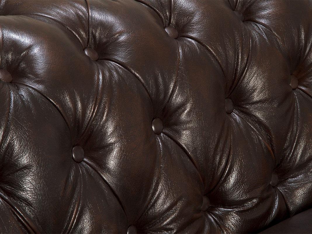 Ledergarnitur mit Kapitonierung – Chesterfield-ähnliches Ledersofa mit Knopfheftung, elegantes Vintage-Design
