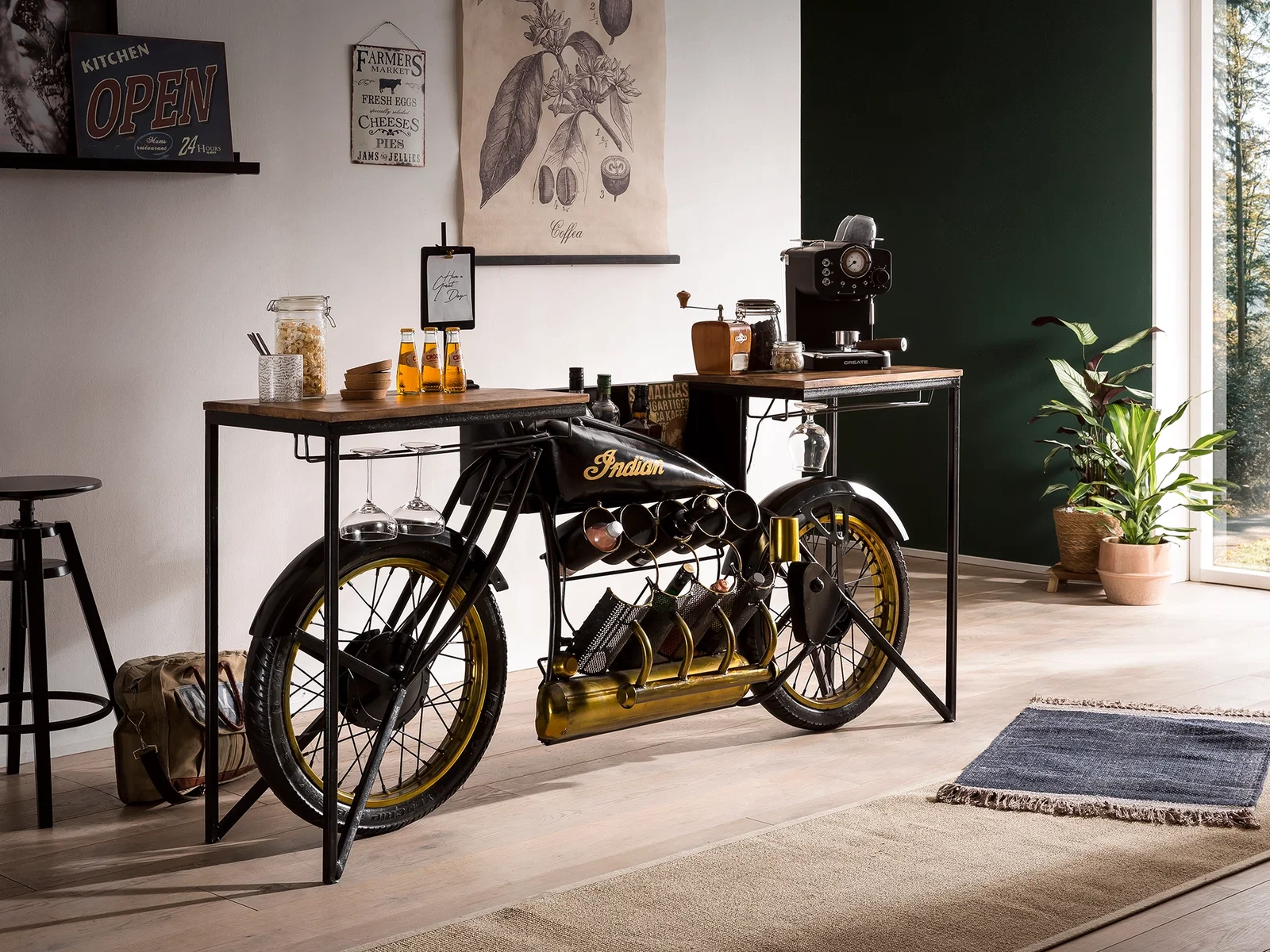 Ambienteaufnahme des massivum‑Produkts „Indian Black“: dunkles Holzfinish in modern-rustikalem Interieur, warme Beleuchtung, elegante Maserung sichtbar