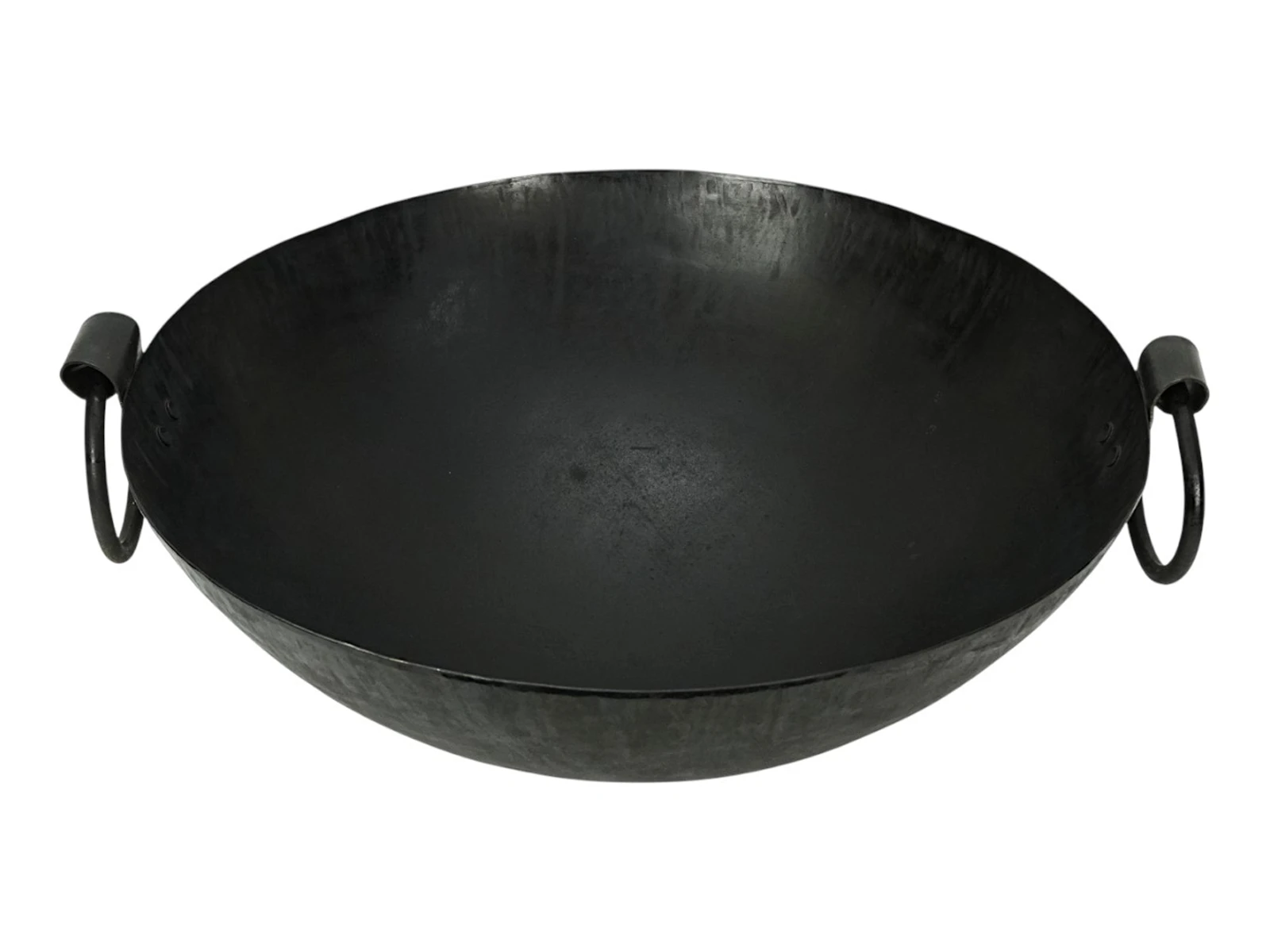 Feuerschale Embero Pure – schwarze, runde Metall-Feuerschale Ø50×H35 cm, 45°-Front-Freisteller mit Ringgriffen Freisteller-Frontansicht: Feuerschale Embero Heaven, 50×55×50 cm, schwarze, runde Metallschale mit zwei Ringgriffen.