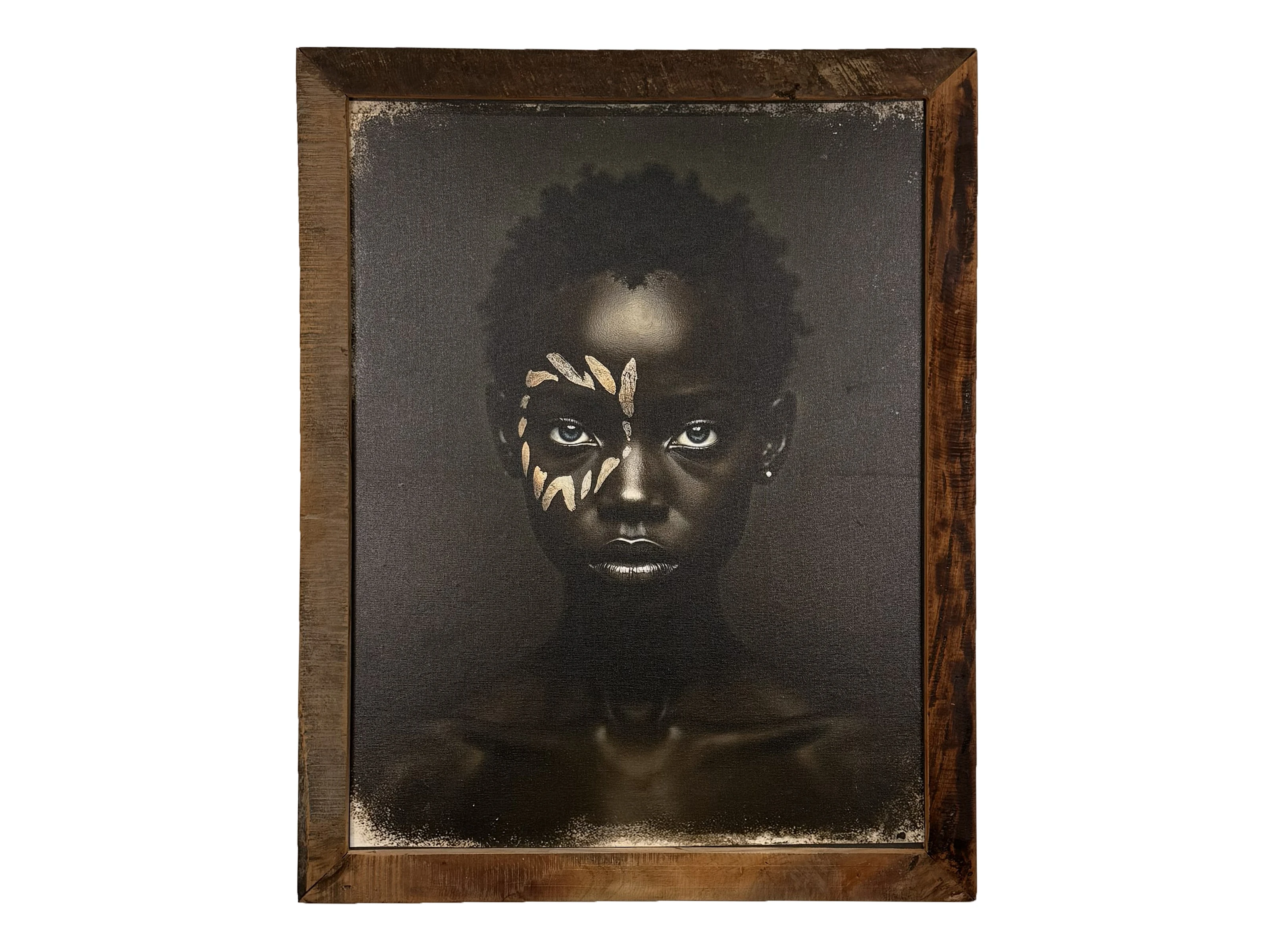 Freisteller Frontansicht: Canvas Wandbild 70×90 Silent Strength mit schwarzem Frauenportrait und goldenen Akzenten auf Holz-Altholzrahmen, rechteckig