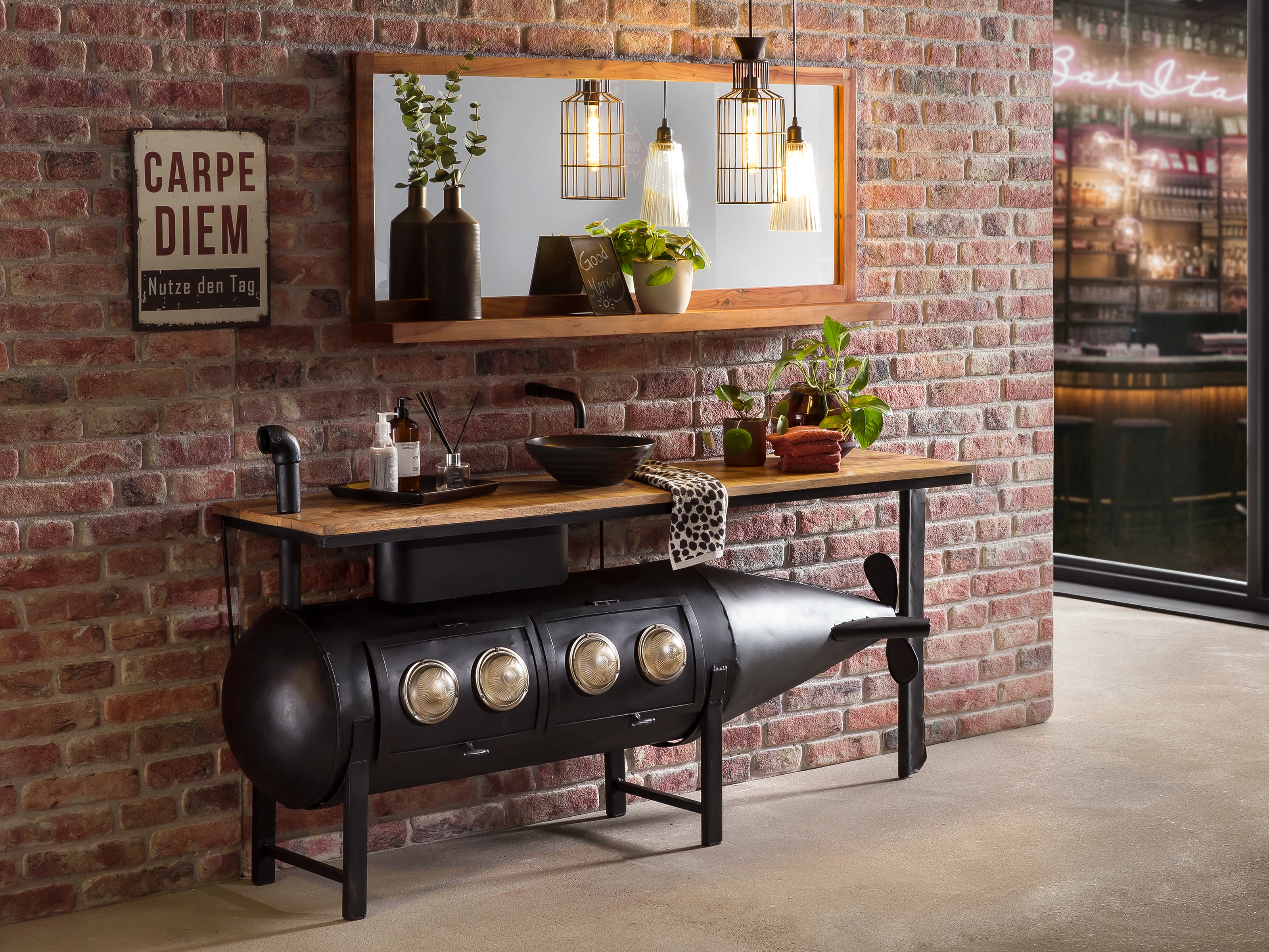 Ambienteaufnahme des Holzmöbels „Submarine“ – minimalistisches helles Holz, neutrale Farben, dezente Dekoration und skandinavischer Wohnstil