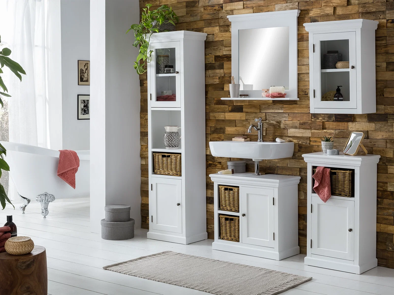 Ambienteaufnahme des Möbelstücks "Bogota" im modernen Wohnzimmer – warmes Holz, dezente Dekoration und skandinavisch-minimalistische Atmosphäre