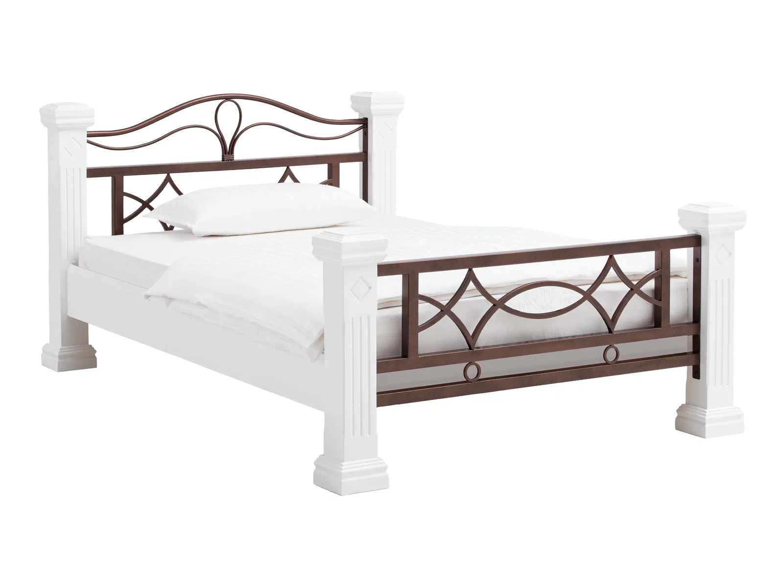 weißes Bett „Byzanz“ 200×200 cm, lackiertes Rubberwood mit dekorativen Metallgitter-Details, Freisteller 45°-Ansicht, Produktbild ohne Lattenrost