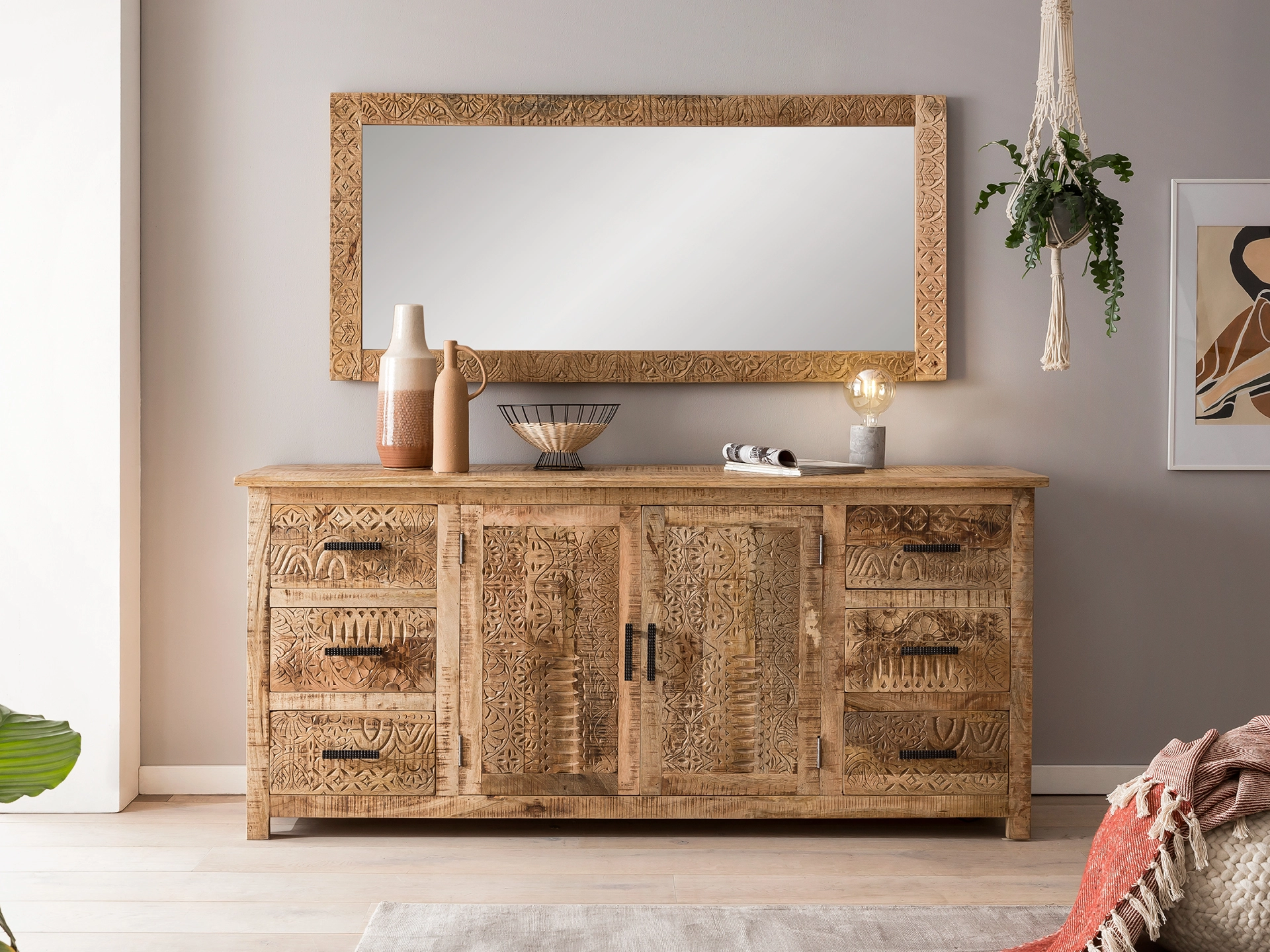 Holz-Aufbewahrung: Regale, Boxen und Körbe in hellem, skandinavischem Ambiente mit natürlichen Holzfarben und minimalistischer Deko.