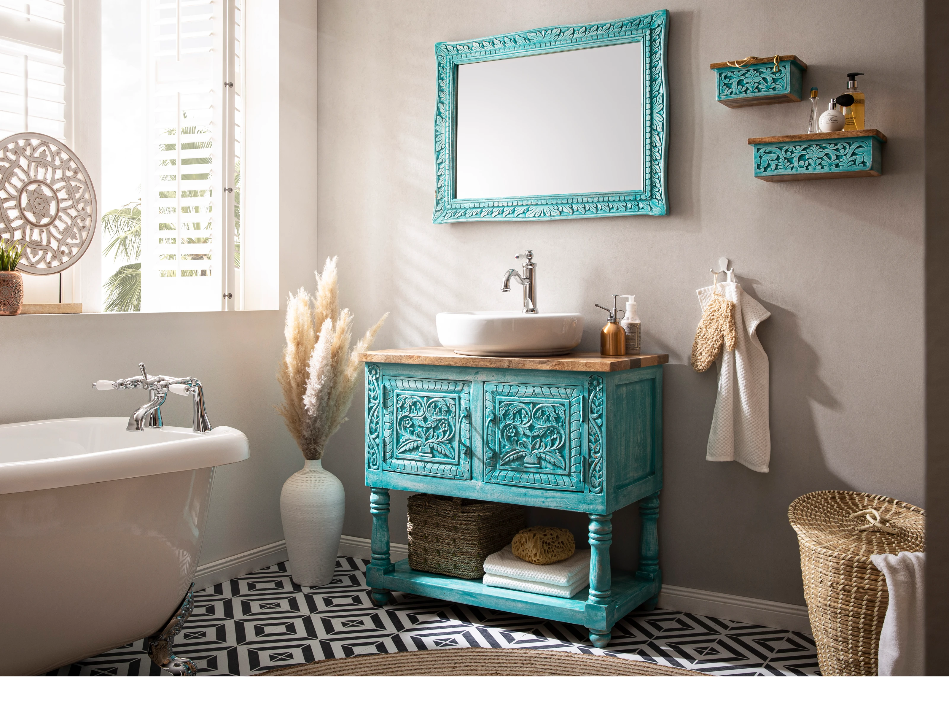 Ambienteaufnahme: Santa Cruz Holzstuhl mit hellgrauem Polster, Naturholzrahmen, modernes skandinavisches Wohnzimmer