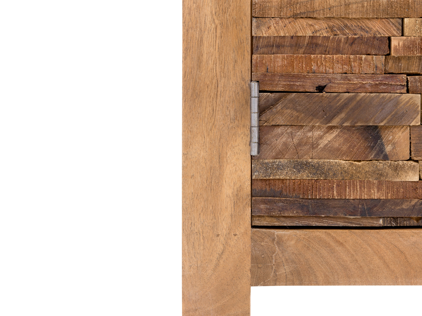 Detailaufnahme lackierter Akazienholz-Oberfläche mit Scharnier am Waschbeckenunterschrank Matay, natur, 2-türig (Freisteller)