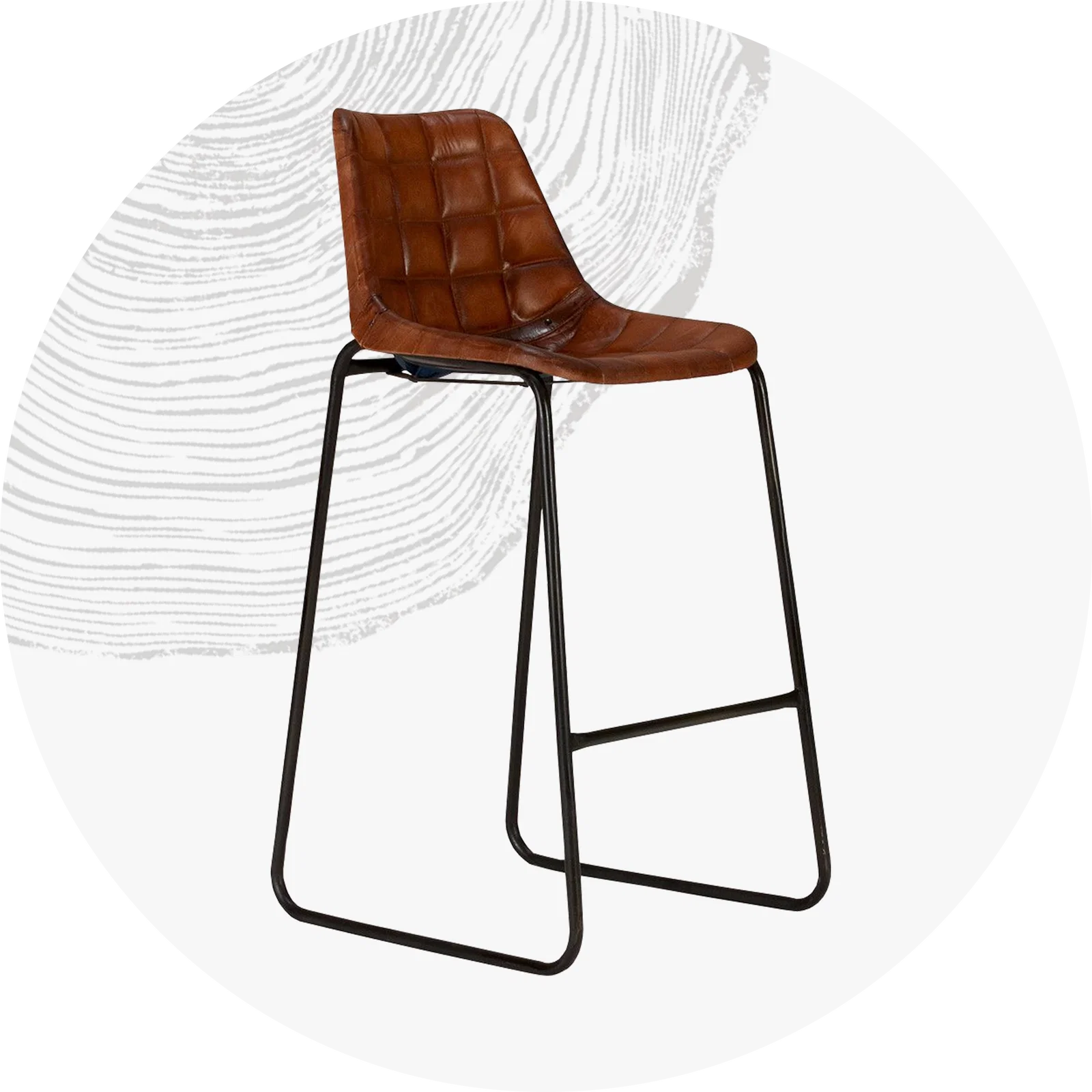 Moderne Holz-Barhocker mit gepolsterter Sitzfläche vor Bartresen, warmes Holzfinish und minimalistischer skandinavischer Stil