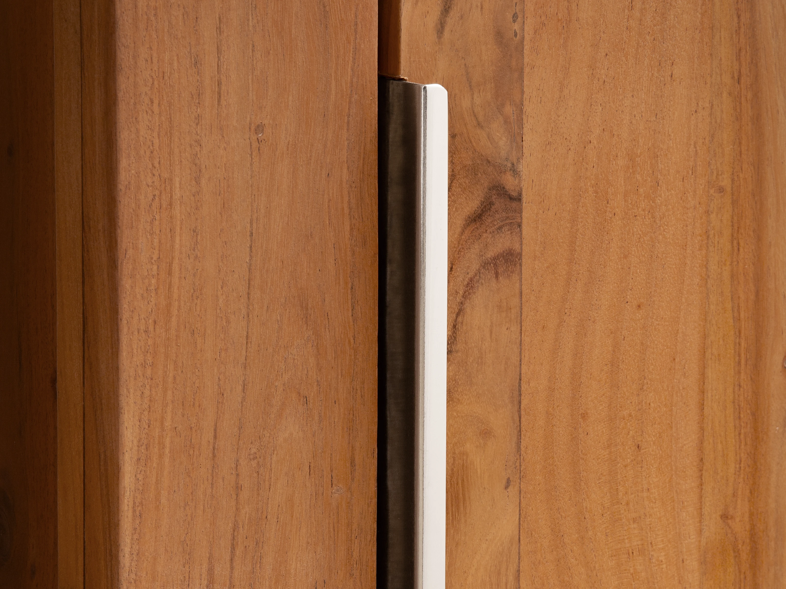 Hochschrank Osbon Akazie - Metallgriffe Silber