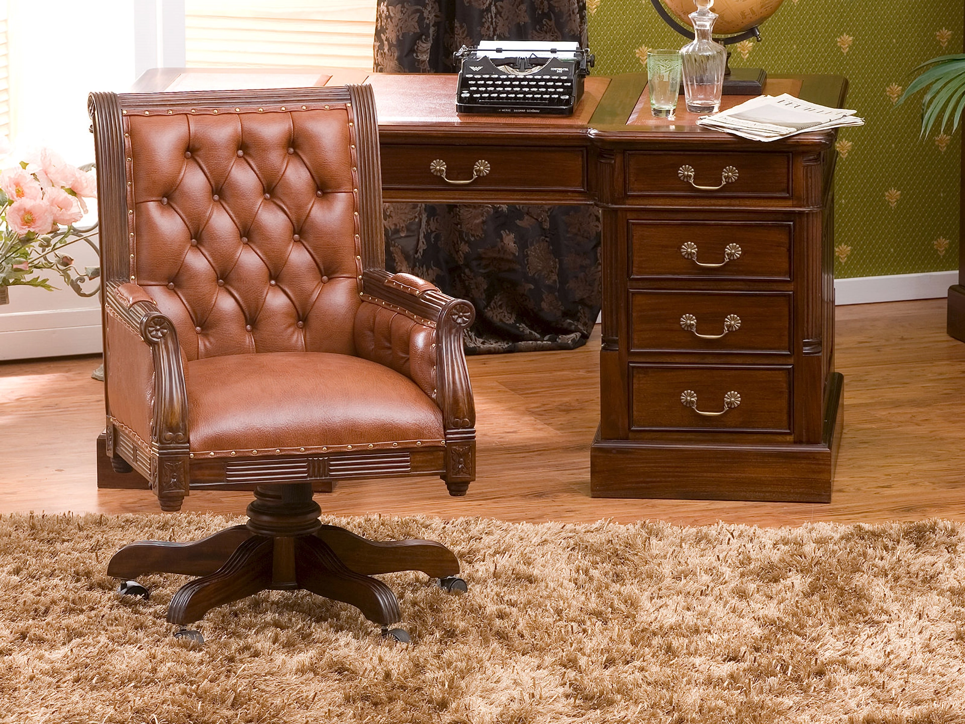 Ambienteaufnahme des Möbelstücks Cambridge Variante A2: warmes Holz, modern-rustikales Schlafzimmer-Setting, neutrale Deko