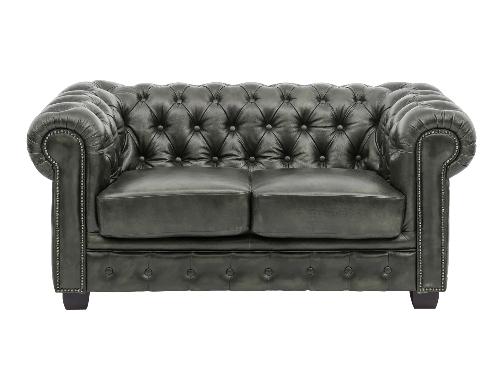 Freisteller-Frontansicht: Chesterfield 2-Sitzer Sofa Garnitur antikgrün aus Echtleder mit Knopfheftung und Rollenarmlehnen.