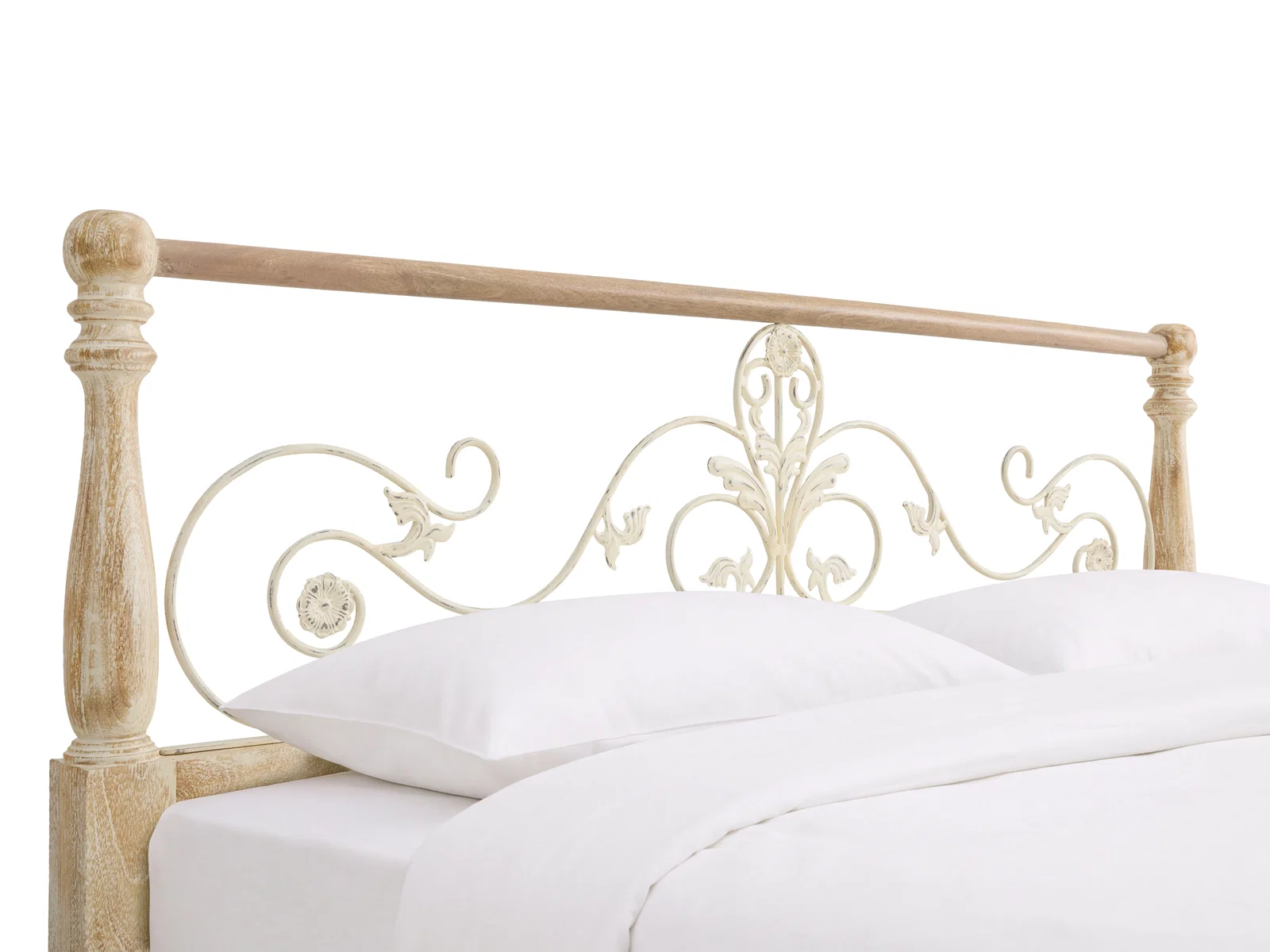 Bett Gladis 180x200 aus Mangoholz, Freisteller in 45-Grad-Ansicht mit weiß lackiertem Kopfteil und dekorativem Metallornament.